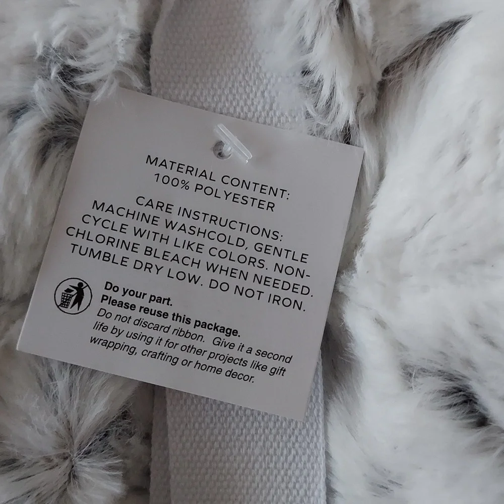 Outrageously Soft Minky Snow Leopard Faux Fur Luxe Throw Blanket 50 x 60 BNWT